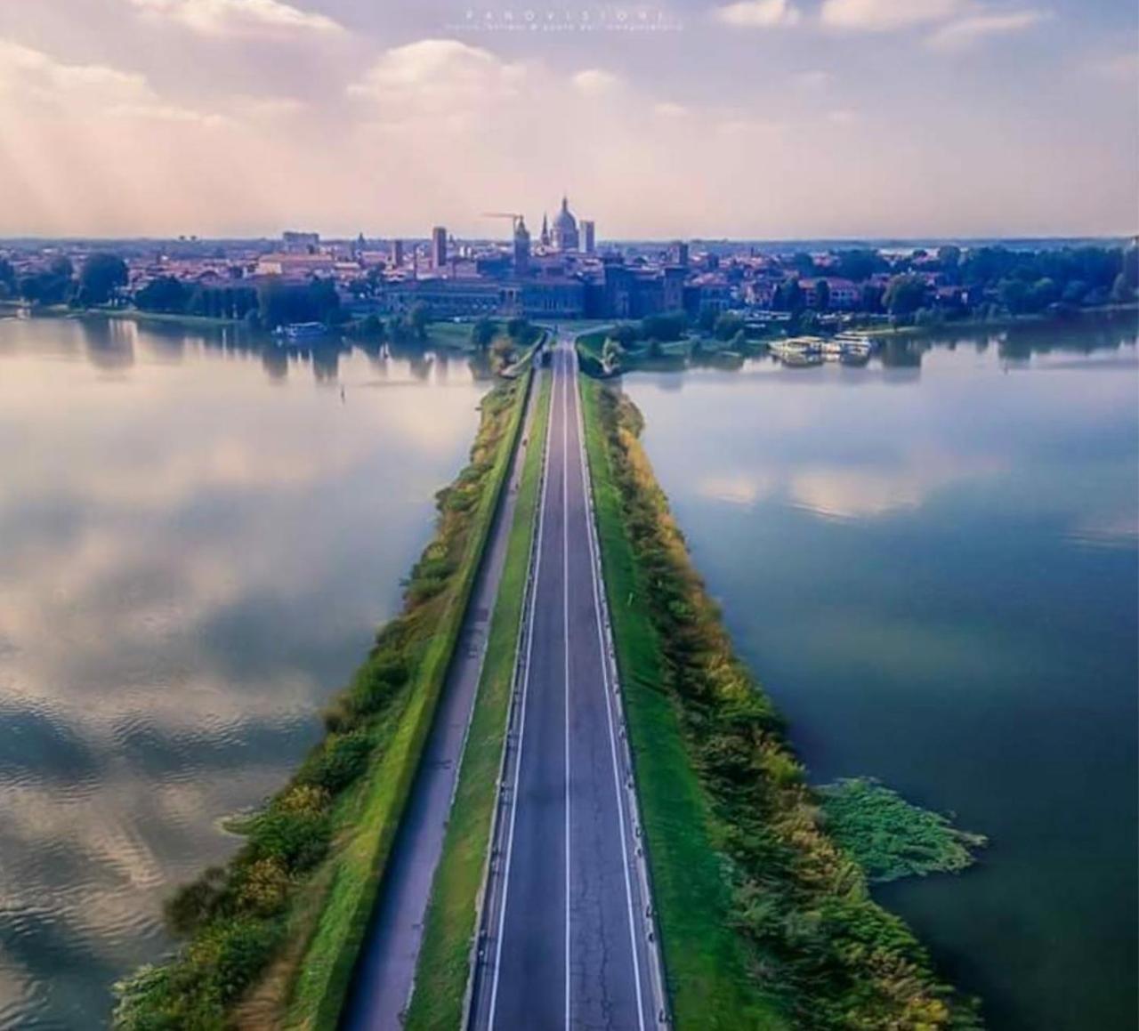 Suite House Мантова Екстериор снимка